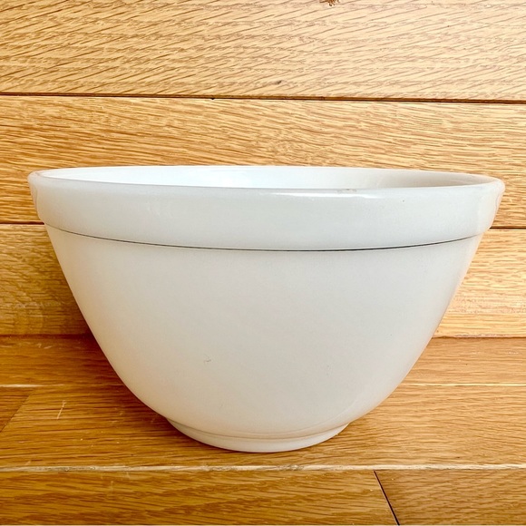 Pyrex Other - 1.5 Pint PYREX 401 Mixing Bowl Serving Bowl Ovenware Milk White